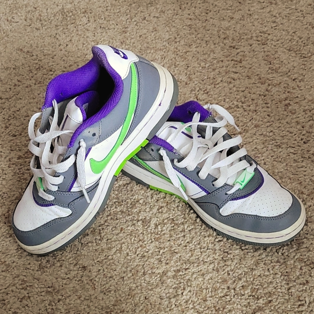 Nike Air Sneakers - 6 -